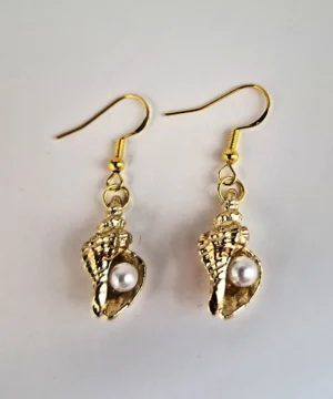 SSE 7 Gold-toned Shell with Faux Pearl Inside